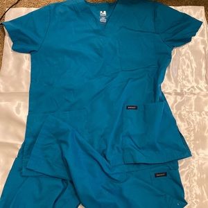 Scrub set